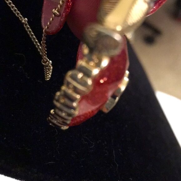 GORGEOUS BETSY JOHNSON GOLD TONE BIRD NECKLACE - Picture 9 of 10